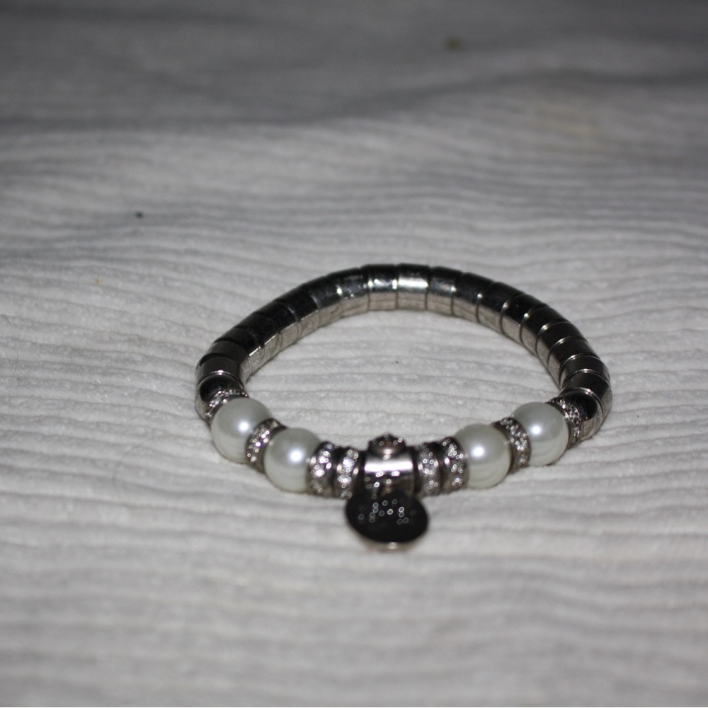 Henri Bendel Vintage Silver and Black Beaded Bracelet - Picture 3 of 4